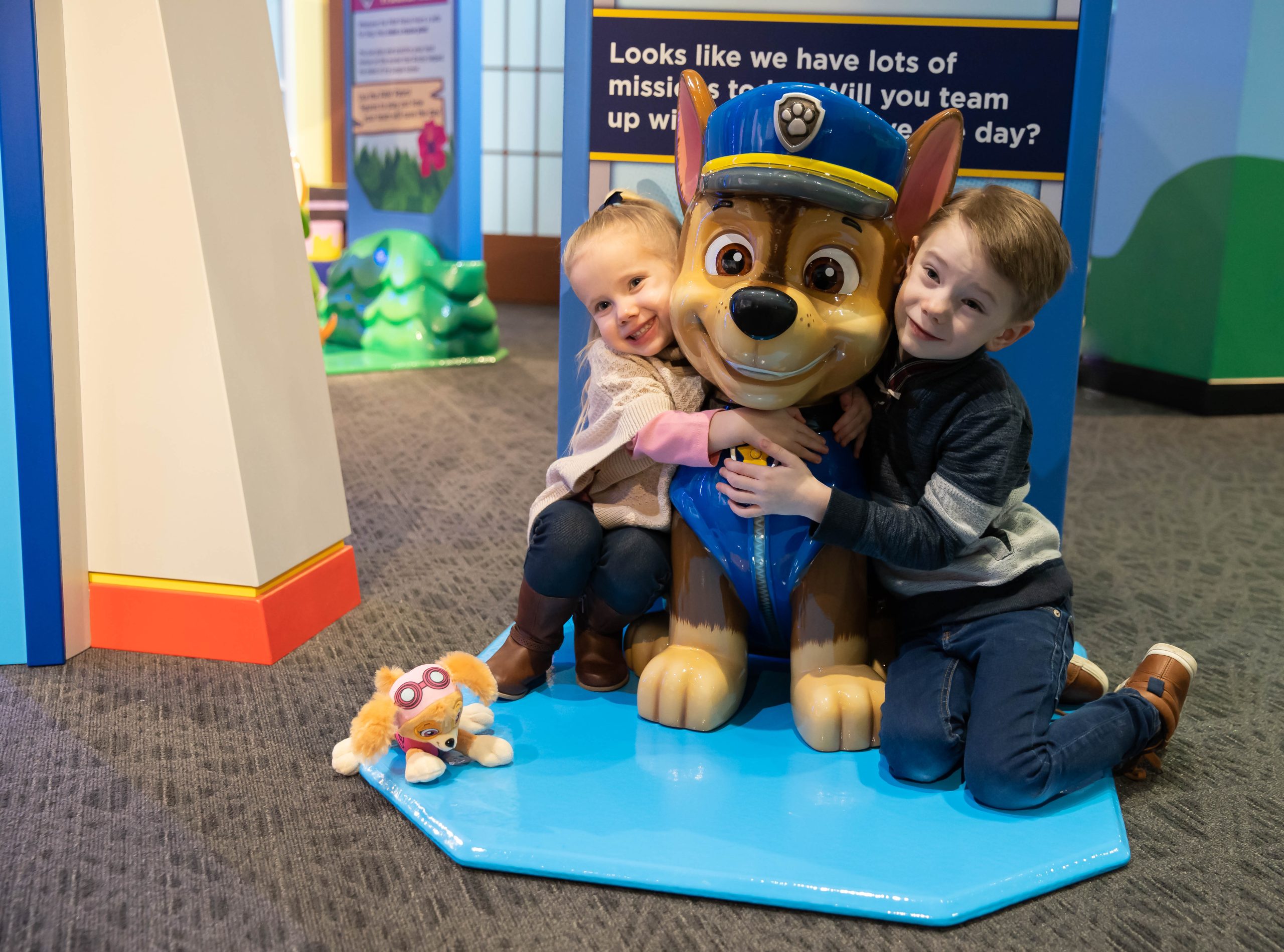 PAW Patrol's Tracker – PAW Patrol & Friends