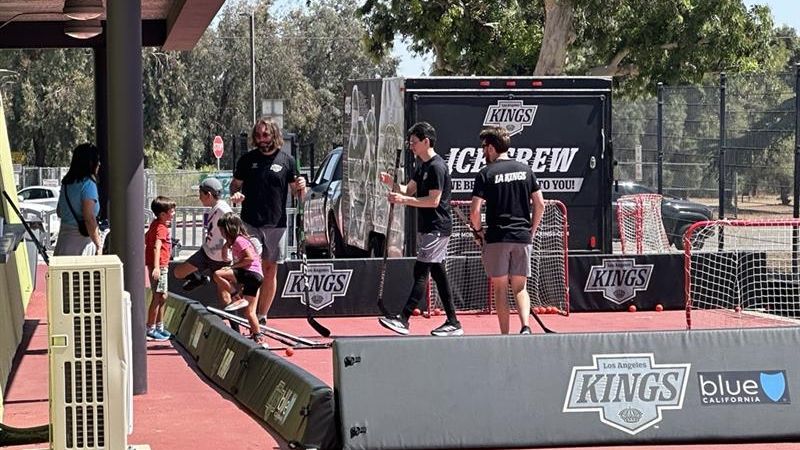 LA Kings at the Discovery Cube LA Health Fair.